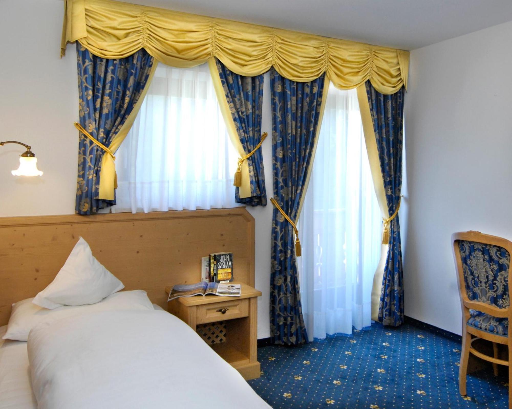 Hotel Costes Corvara In Badia Esterno foto