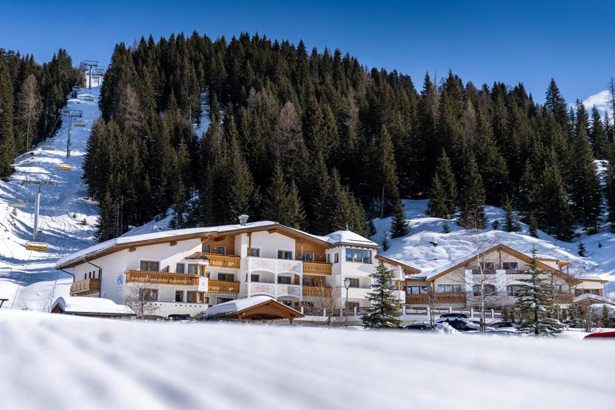Hotel Costes Corvara In Badia Esterno foto