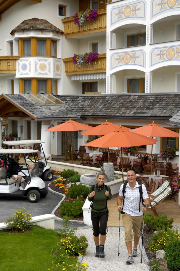 Hotel Costes Corvara In Badia Esterno foto