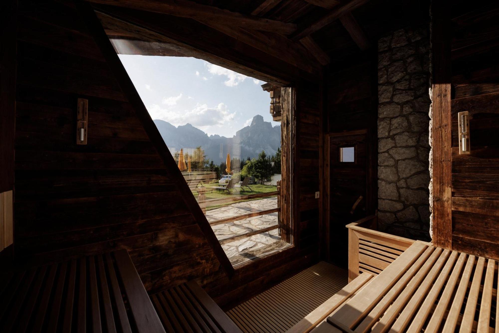 Hotel Costes Corvara In Badia Esterno foto