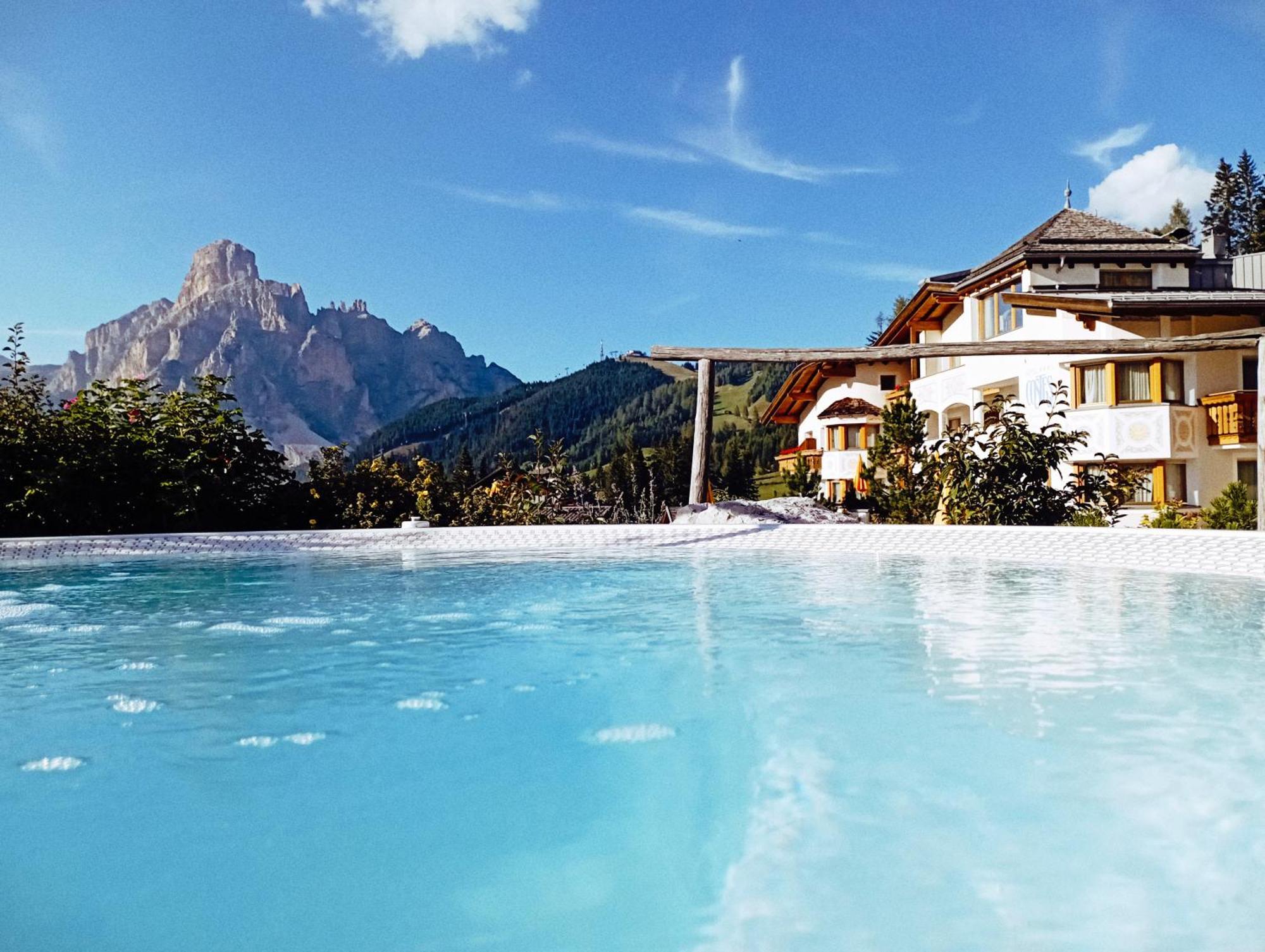 Hotel Costes Corvara In Badia Esterno foto