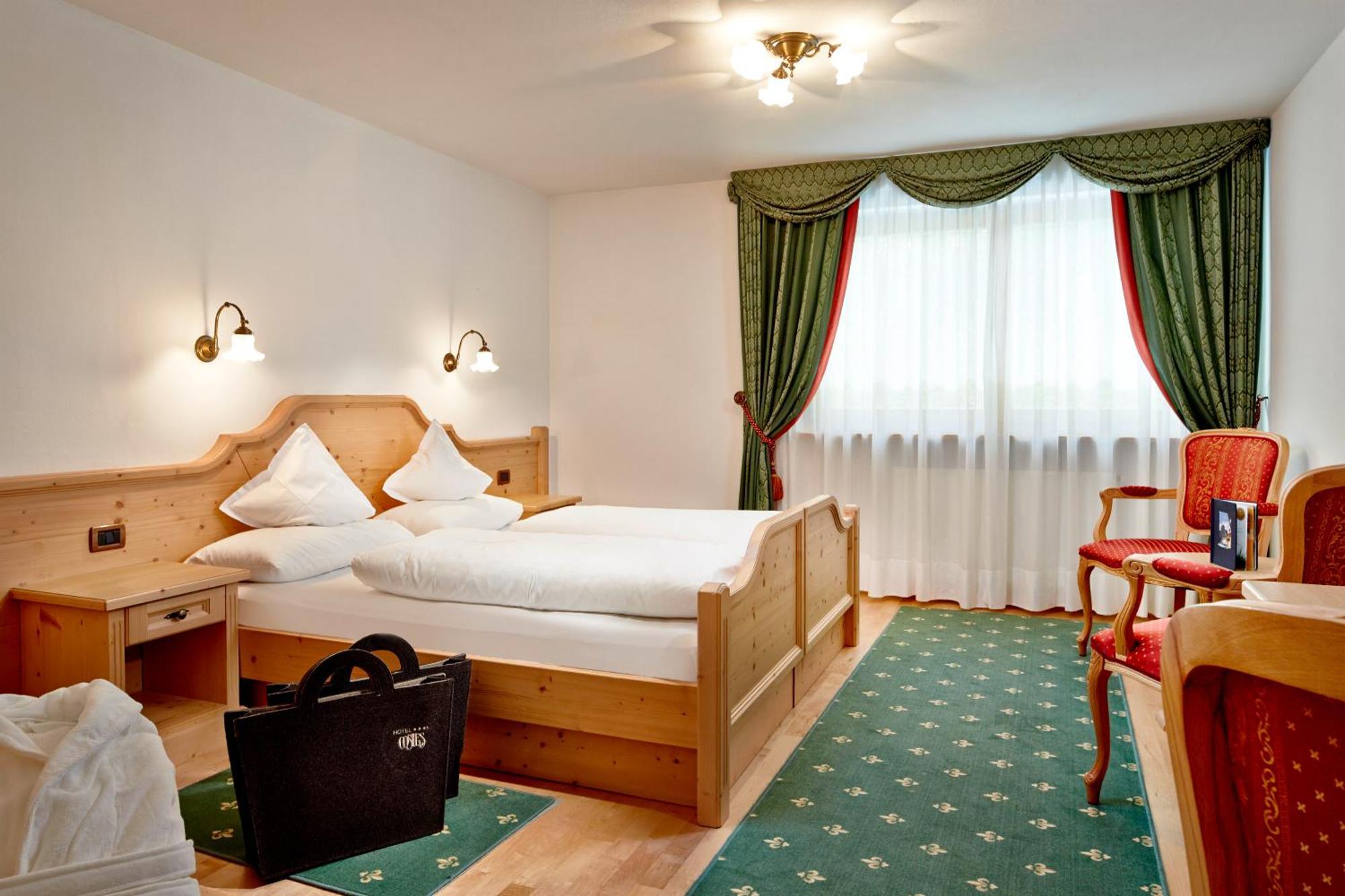 Hotel Costes Corvara In Badia Esterno foto