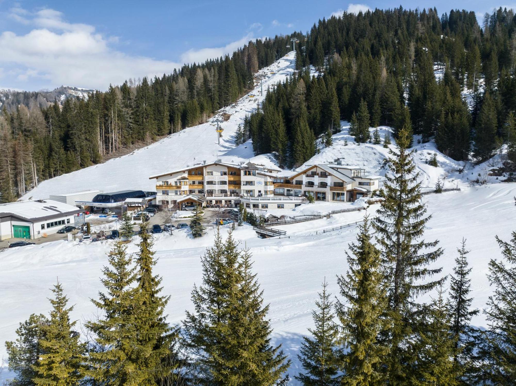 Hotel Costes Corvara In Badia Esterno foto
