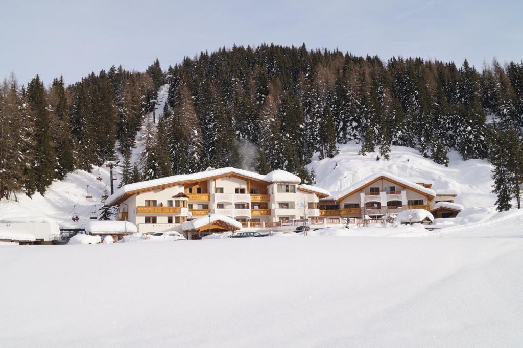 Hotel Costes Corvara In Badia Esterno foto